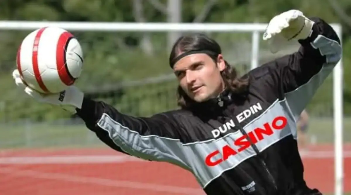 世界足坛最离谱的球员,走遍六大洲,三次被宣布死亡。